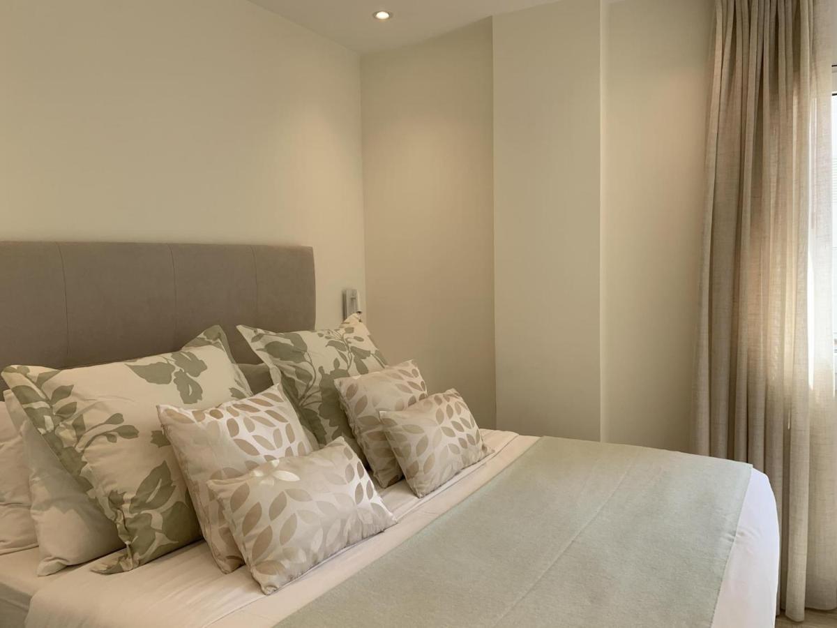 Sitges Spaces Oasis Suites- 4 Bedroom, 4 Ensuite Bathrooms, Terrace, Pool, Sitges Centre エクステリア 写真