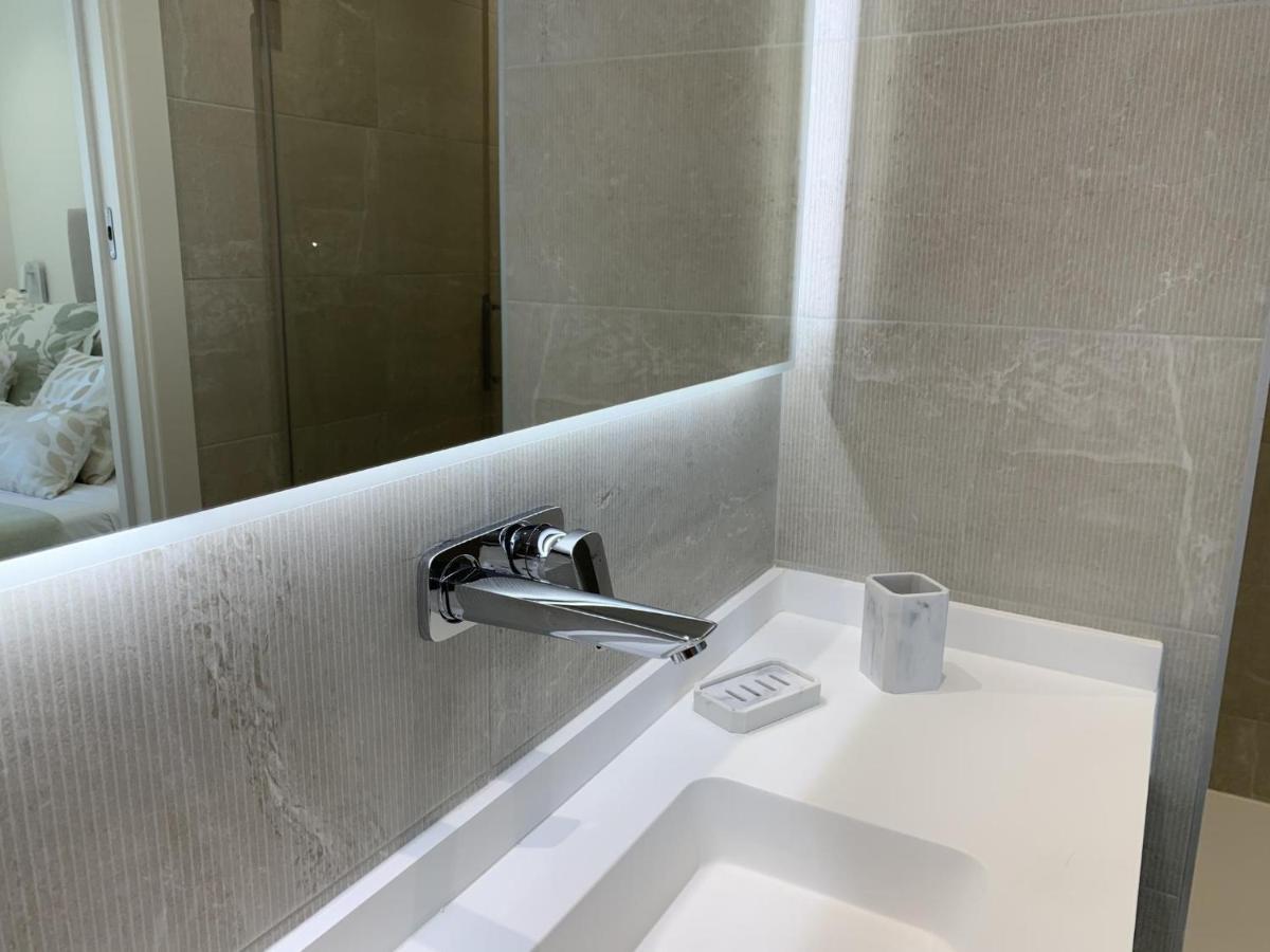 Sitges Spaces Oasis Suites- 4 Bedroom, 4 Ensuite Bathrooms, Terrace, Pool, Sitges Centre エクステリア 写真