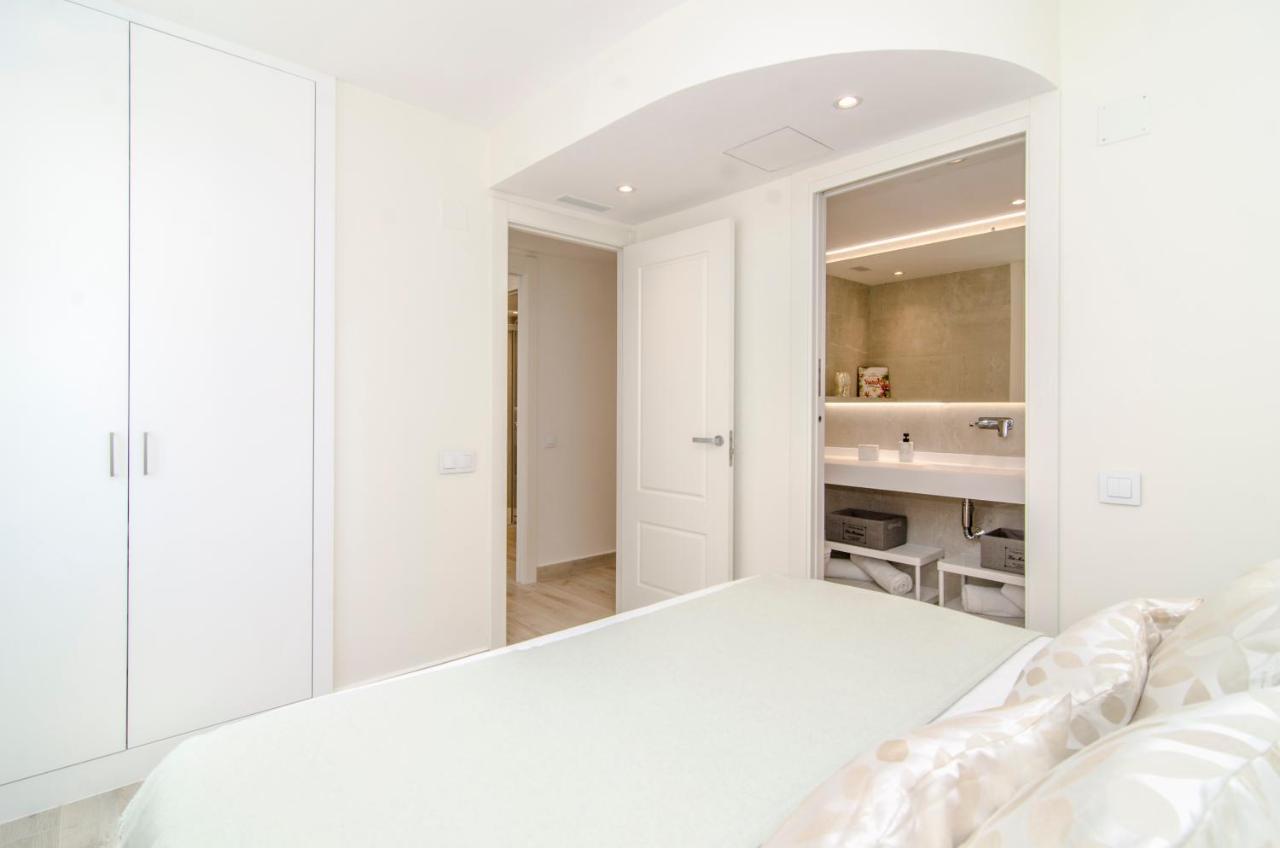 Sitges Spaces Oasis Suites- 4 Bedroom, 4 Ensuite Bathrooms, Terrace, Pool, Sitges Centre エクステリア 写真